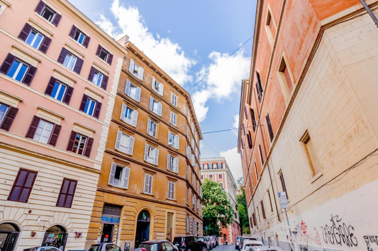 When In Trastevere Rome Luaran gambar